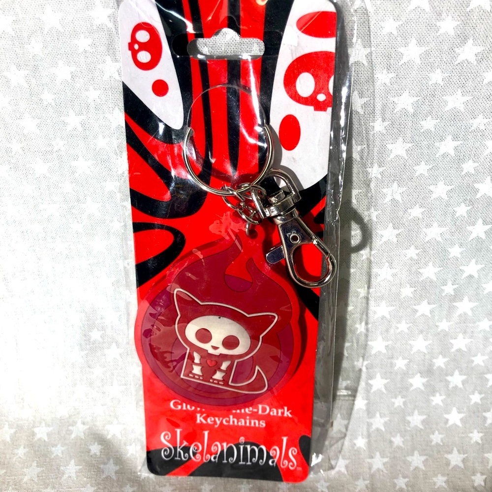 Skelanimals-Kit the cat- keychain- GLOWS!